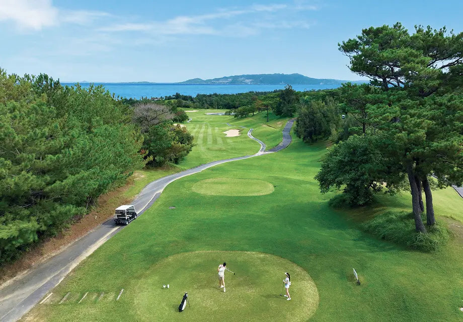 画像；東シナ海を望むゴルフリゾート